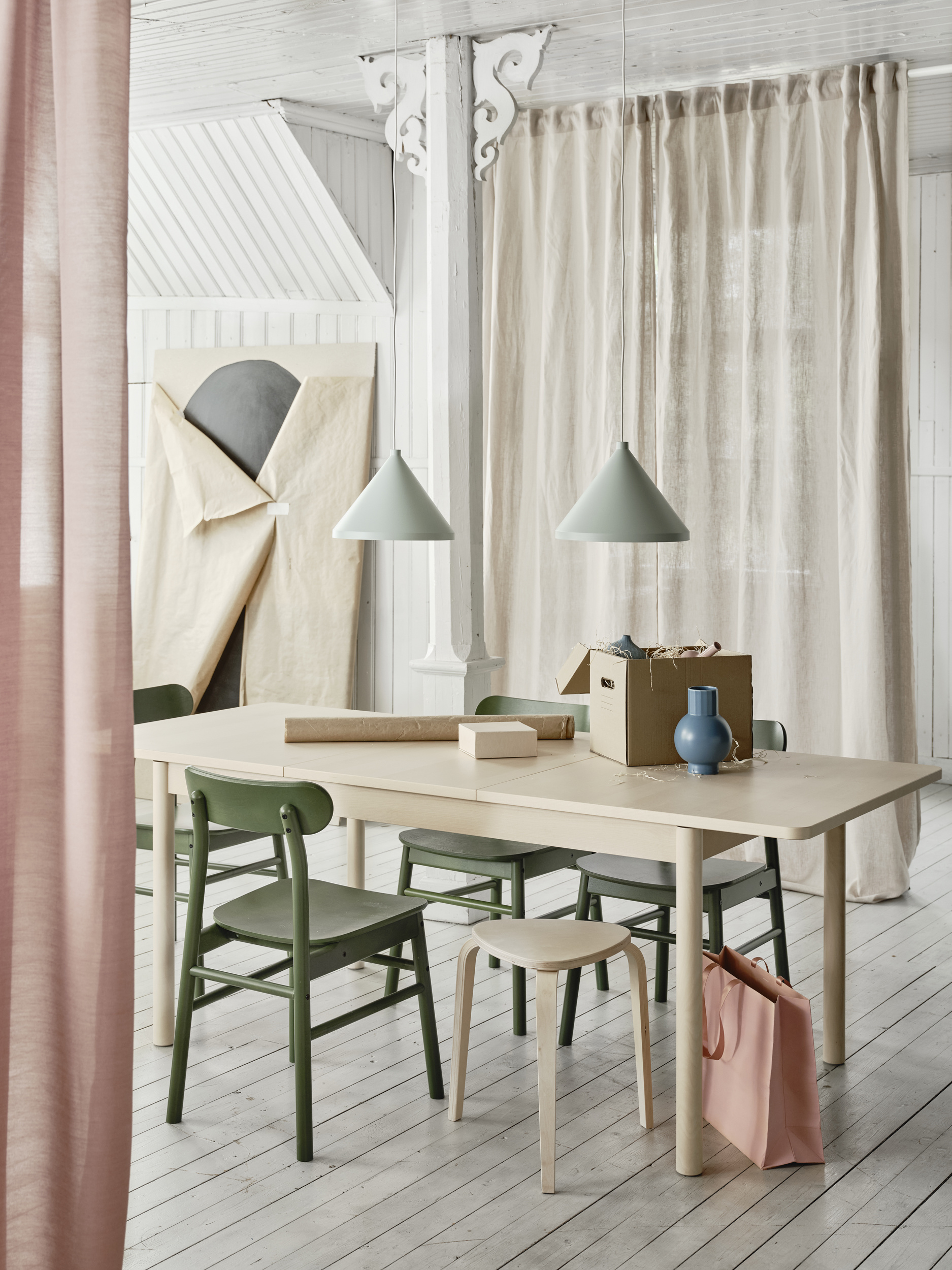 Förläng sladd på V lampa hela vägen upp.

ACNE logo bort från bag.

Matcha mot solution 41_3. Andrea har kollat, men dubbelkolla ändå.